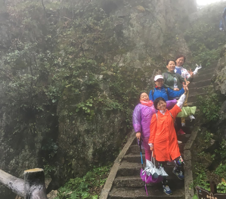 起亚臻宝店金秋畅游老君山福满圆满结束