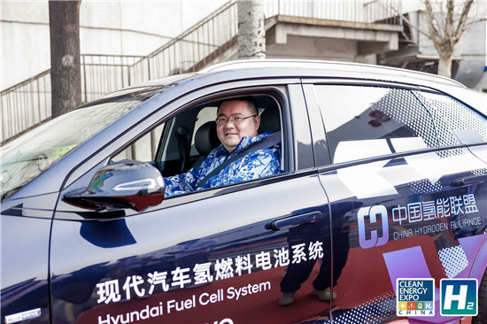 政产学研、媒体及消费者代表现场试驾氢燃料电池车NEXO中国版