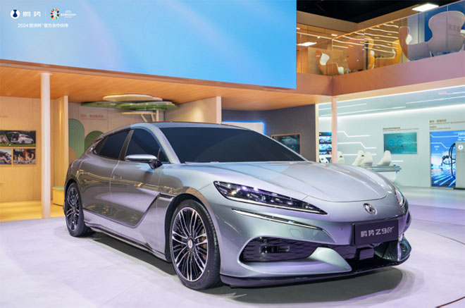 北京车展首张海外车主订单揭晓 国际顶级车评人为腾势Z9GT而来
