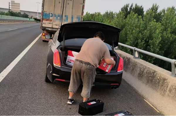 深夜驰援大厂担当 骆驼驻车锂电售后有保障