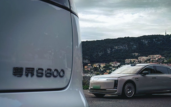 尊界S800 新春OTA升级，用光影仪式感与全维安全重构豪华出行新体验