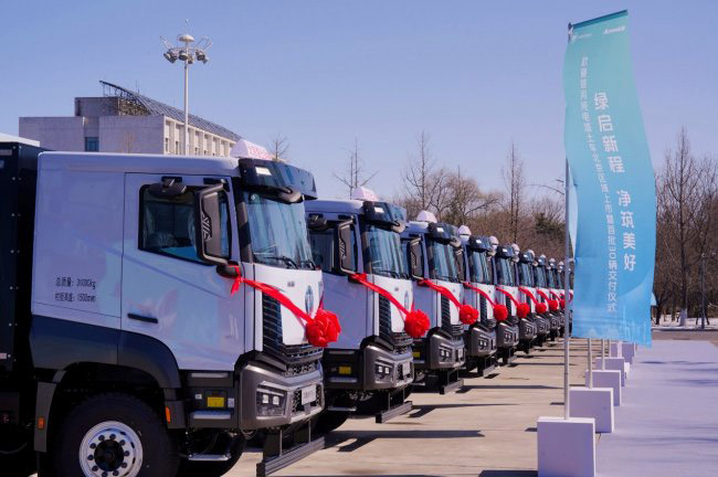 30台欧曼银河纯电渣土车交付