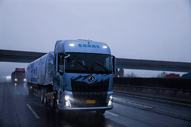 龙抬头 启新程”东风龙擎3.0⁺ 技术升级 东风天龙新KL上市发布