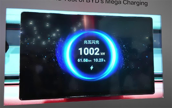 比亚迪藏不住了！闪充之外，两大必杀技待发，新能源格局要变天_图片新闻