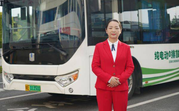 巾帼勇担当，匠心展风采 _图片新闻