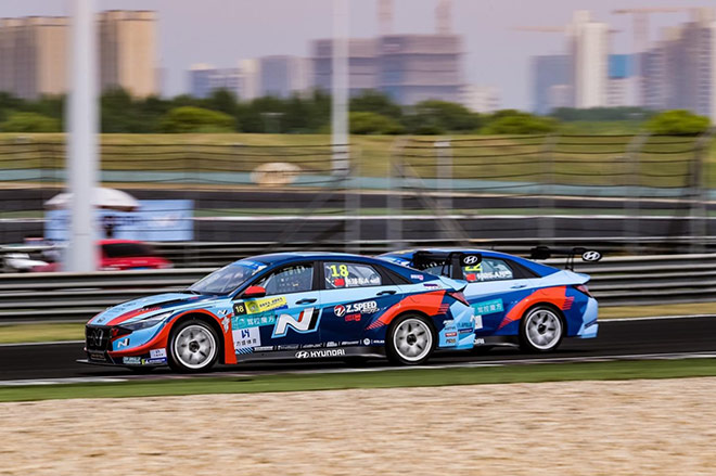两辆Elantra N TCR在2023 TCR China揭幕战中并驾驰骋的精彩画面 两辆Elantra N TCR在2023 TCR China揭幕战中并驾驰骋的精彩画面
