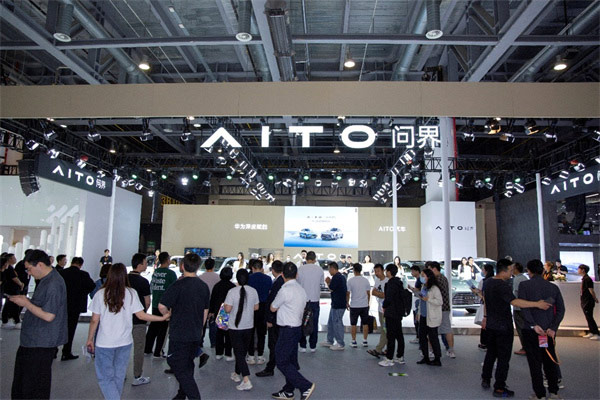 AITO问界M5智驾版成杭州车展焦点 AITO问界M5智驾版成杭州车展焦点