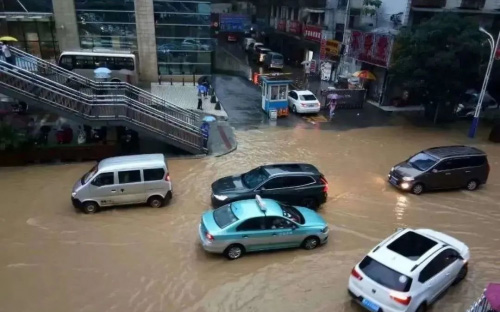 雨季出行多留意，这份行车贴士请牢记