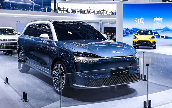 未上市先火爆 问界M9预订量已突破3万台