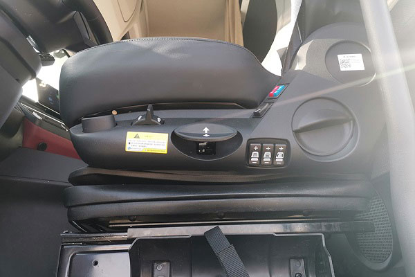延安重卡S700格拉默豪华气囊减震座椅