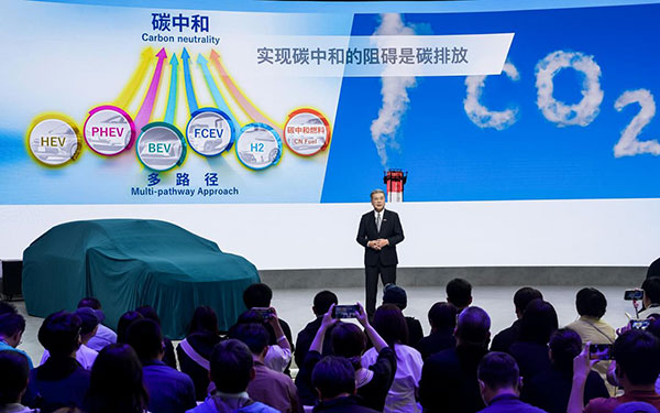 主流车企在新汽车时代的“稳”与“狠”