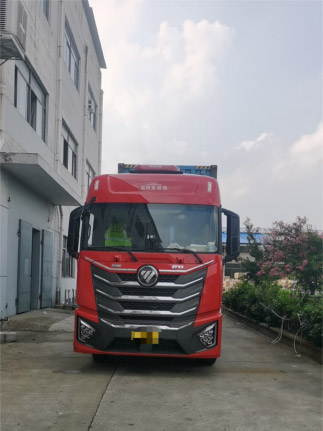 鲁师傅：开欧曼星翼港口车 驾乘上档次，效益上高度