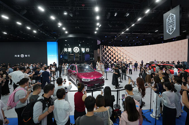 全新问界M7成都车展实车首秀