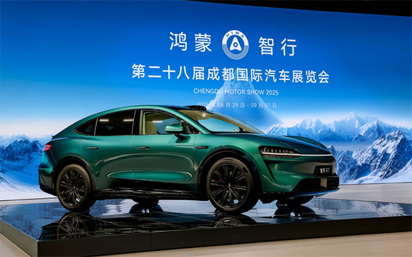 智界双7亮相成都车展，新品引发热烈反响_图片新闻