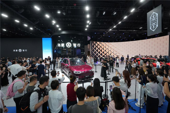 问界全阵容集结成都车展 全新问界M7首秀