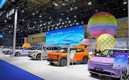 买车还得看国家队！东风奕派全系登陆2025武汉车展_图片新闻