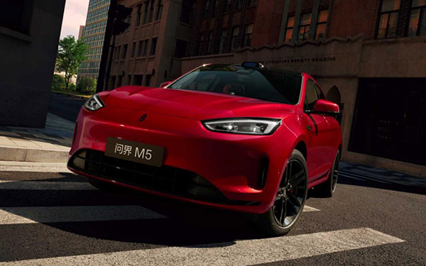 问界新M5 Ultra对比Model Y，年轻用户SUV怎么选？