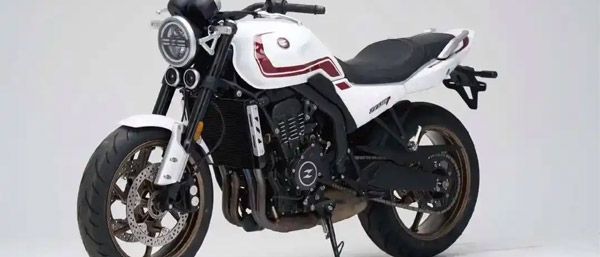 早晨试驾兄台的张雪500F_图片新闻