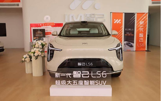 昊铂HT对比智己LS6:从“移动工具”到“移动空间”的产品理念演进_图片新闻