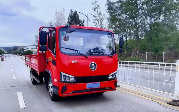 陕汽德龍G200获卡友李师傅点赞:不止“好开”,更能“稳赚”!_图片新闻