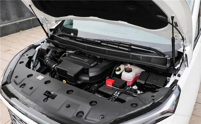 多维度对比锐胜M8和别克GL8