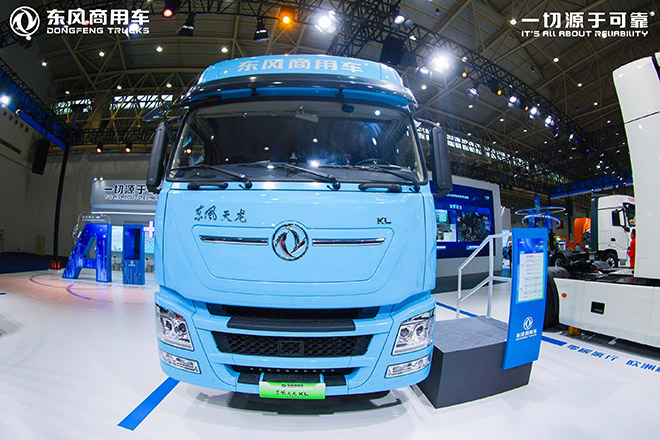 东风天龙KL纯电牵引车