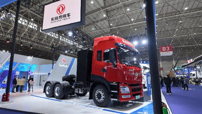 15分钟级兆瓦超充补能 东风天龙KL兆瓦超充牵引车