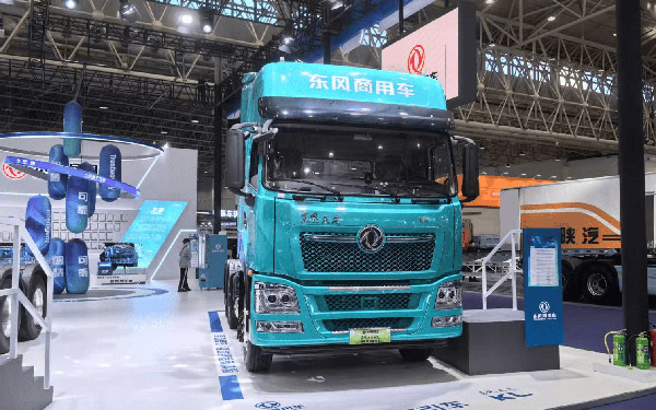能上绿牌 续航无忧 东风天龙KL增程混动重卡亮相武汉车展_图片新闻