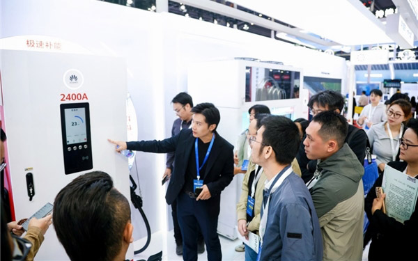 闪耀鹏城 华为超充引领充电行业真实变革