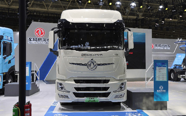 欧洲人抢着要的国产氢能半挂，续航超700km，欧洲版东风天龙GX氢燃料电池牵引车实拍