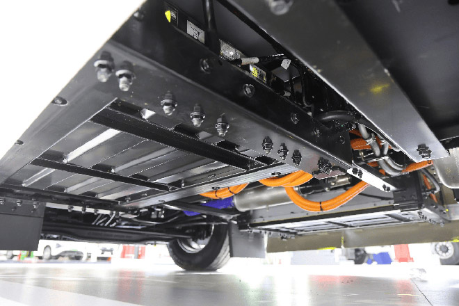 欧洲版东风天龙GX氢燃料电池牵引车