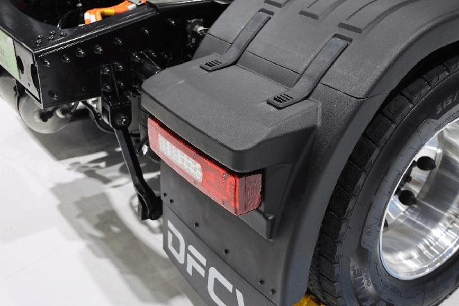 欧洲版东风天龙GX氢燃料电池牵引车