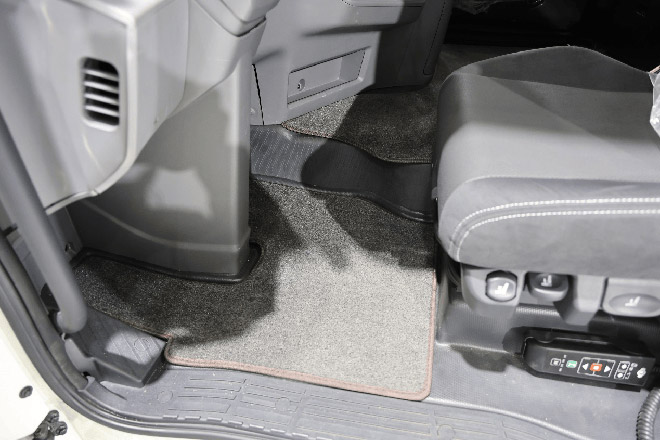 欧洲版东风天龙GX氢燃料电池牵引车