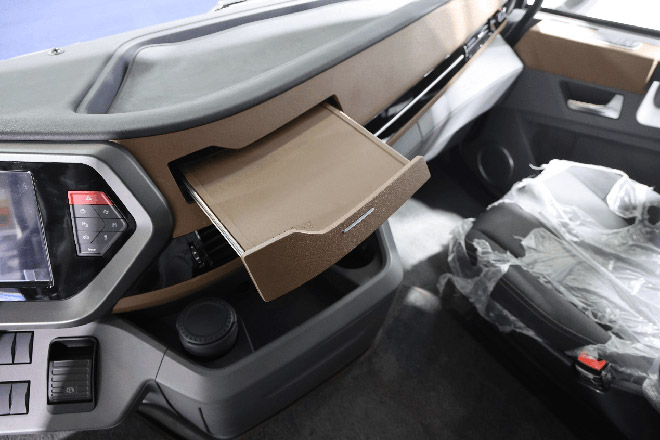 欧洲版东风天龙GX氢燃料电池牵引车