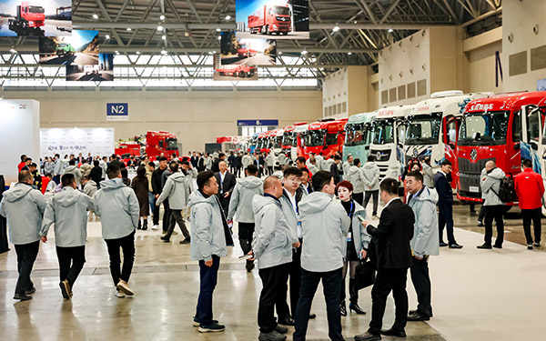 定赛道 聚合力 携手跃新程 东风商用车2026合作伙伴大会绘就发展新蓝图 _图片新闻