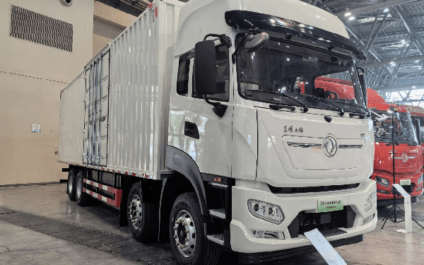 8×4纯电载货车有什么选择?看看东风商用车新“兄弟”