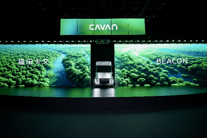 全球首个“可电可氢”智能重卡福田卡文BEACON