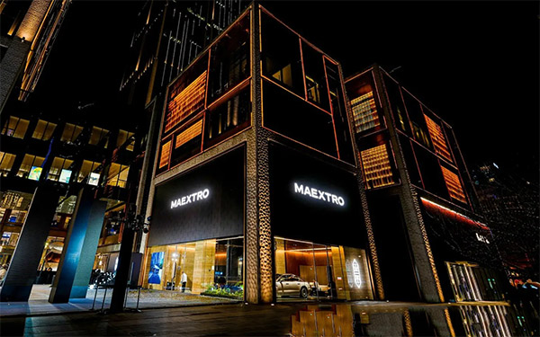 全国首家尊界体验中心选址BFC,锚定外滩高端商业生态