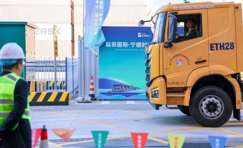 零碳港口新生态 盐田港再次批量引入欧曼银河5M换电重卡