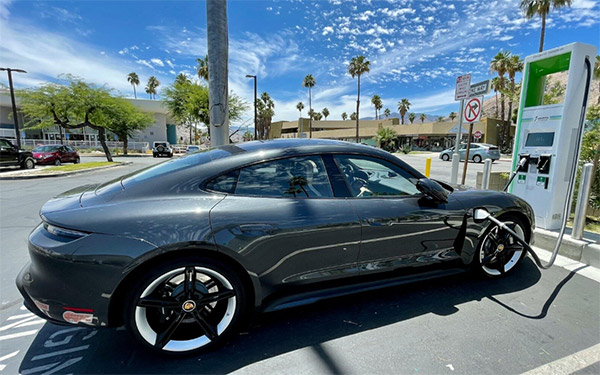 兰博基尼放弃纯电超跑计划,全面转向插混技术_图片新闻