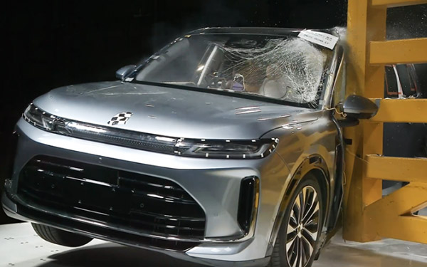 豪华智能SUV再添变量 华境S完成C-NCAP五星摸底测试_图片新闻