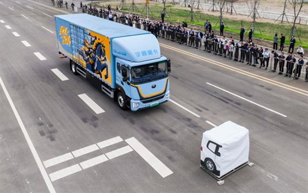 宇通重卡新品发布硬核技术破局 闪充+低耗+轻量打造物流运营新高度_图片新闻