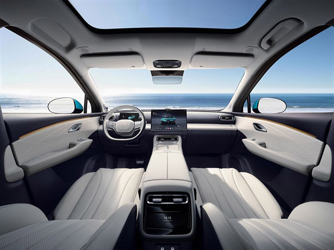 4月13日，备受瞩目的风云T9L在重庆这座魔幻8D城市正式全球上市，新车共推出4款版型，官方指导价12.99万元-18.69万元，