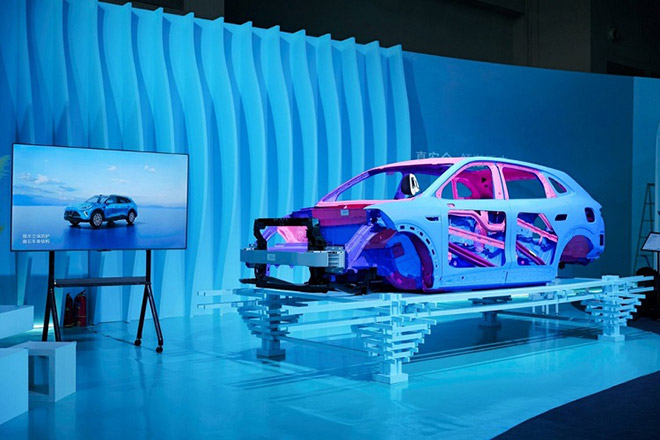 4月13日，备受瞩目的风云T9L在重庆这座魔幻8D城市正式全球上市，新车共推出4款版型，官方指导价12.99万元-18.69万元，