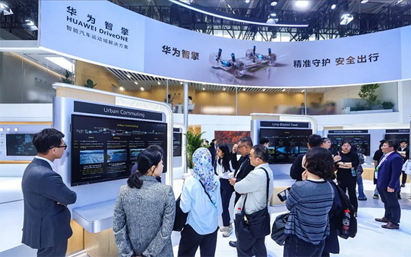 华为智擎&华为超充重磅亮相2026北京车展，引领运动域智能化与重卡超充化_图片新闻