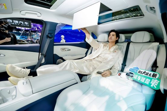  风云T9L北京车展人气高涨